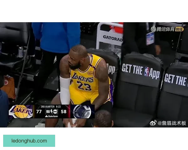 41岁詹姆斯连续11战出手受限为胜利转型却因裁判判罚无奈显落寞