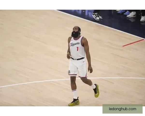 数据帝哈登追平队史52年纪录23分17助17篮板 约基奇创NBA历史新纪录